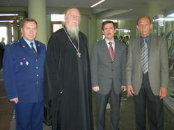 справа-налево: Александр Савинкин, Игорь Домнин, протоирей Дмитрий Смирнов